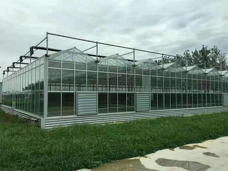 日光温室建造的喷灌机使用和保养技术